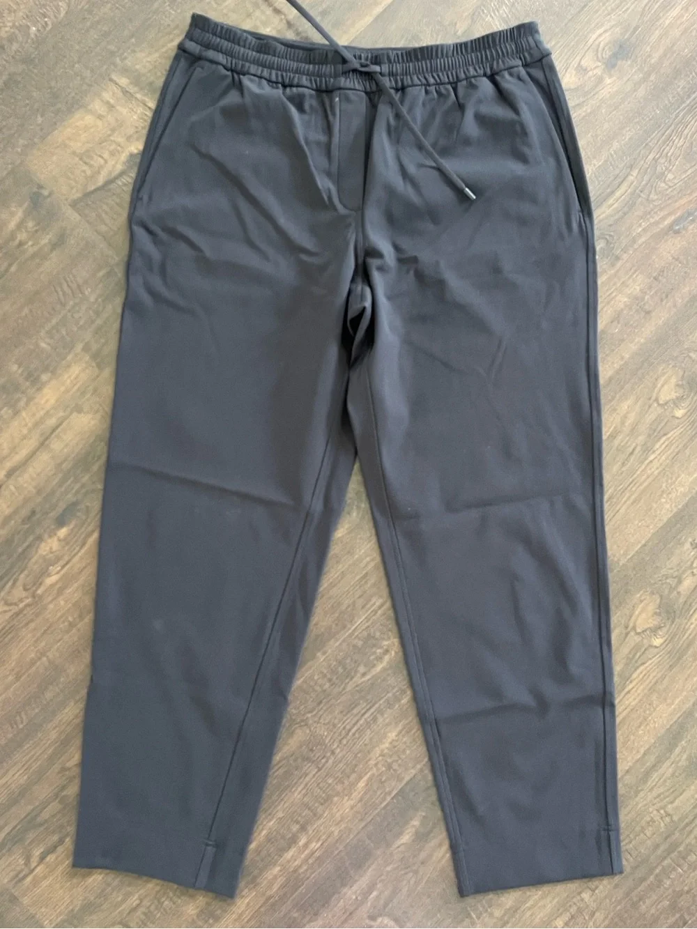 LULULEMON Black Tapered Leg 26